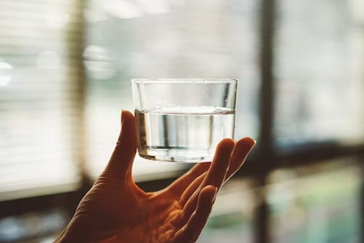 вода