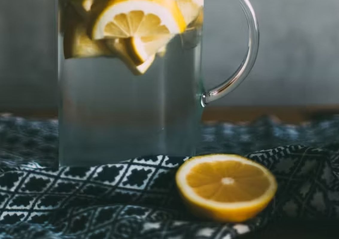 вода с лимоном