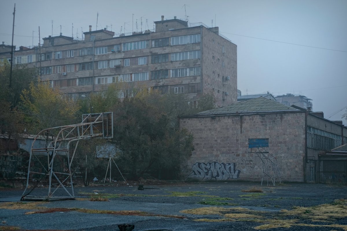 Жизнь в неблагополучном районе делает человека толстым и влияет на микроструктуру мозга